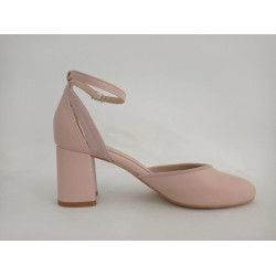 Zapato de punta redonda en ante nude.