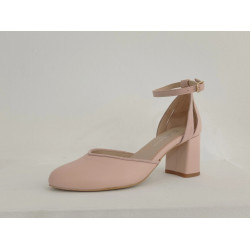 Zapato de punta redonda en ante nude.