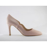 Zapato de corte salón de piel rosa de Elda Shoes.