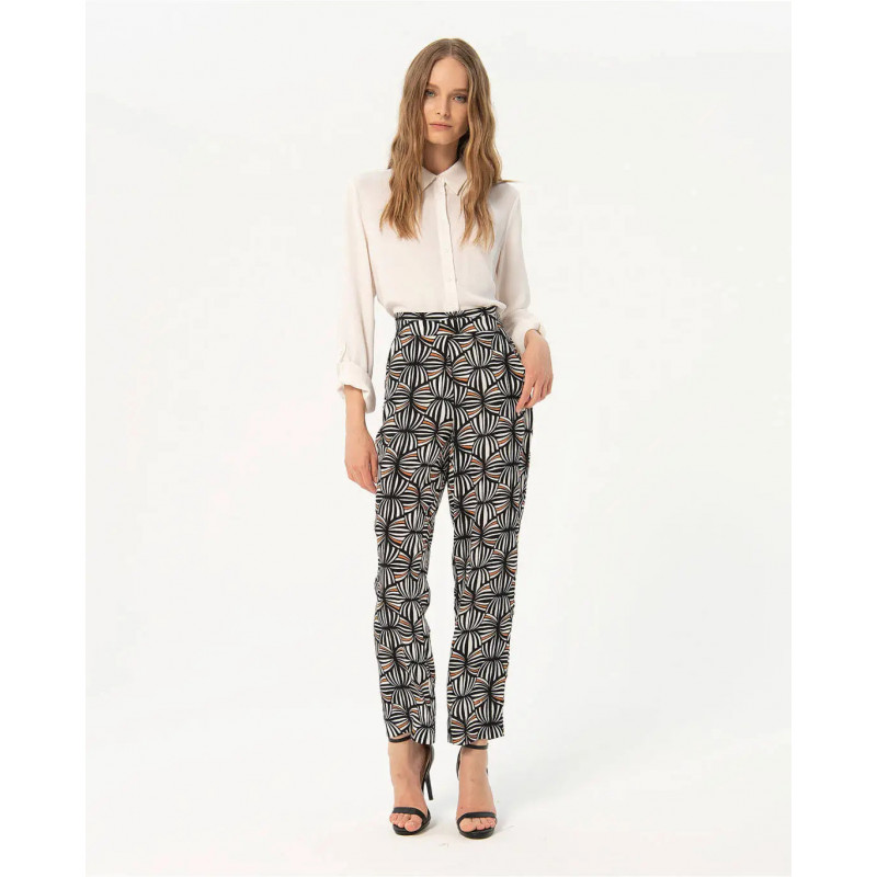 Pantalón Surkana largo recto talle alto crepe estampado Negro