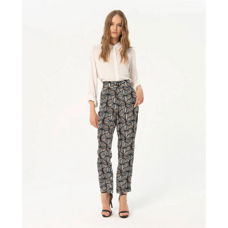 Pantalón Surkana largo recto talle alto crepe estampado Negro