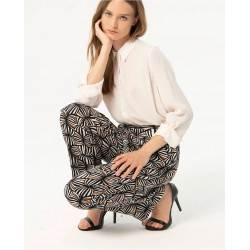 Pantalón Surkana largo recto talle alto crepe estampado Negro