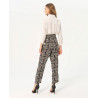 Pantalón Surkana largo recto talle alto crepe estampado Negro