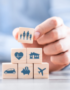 Servicios de peluquería, asesoría y seguros.